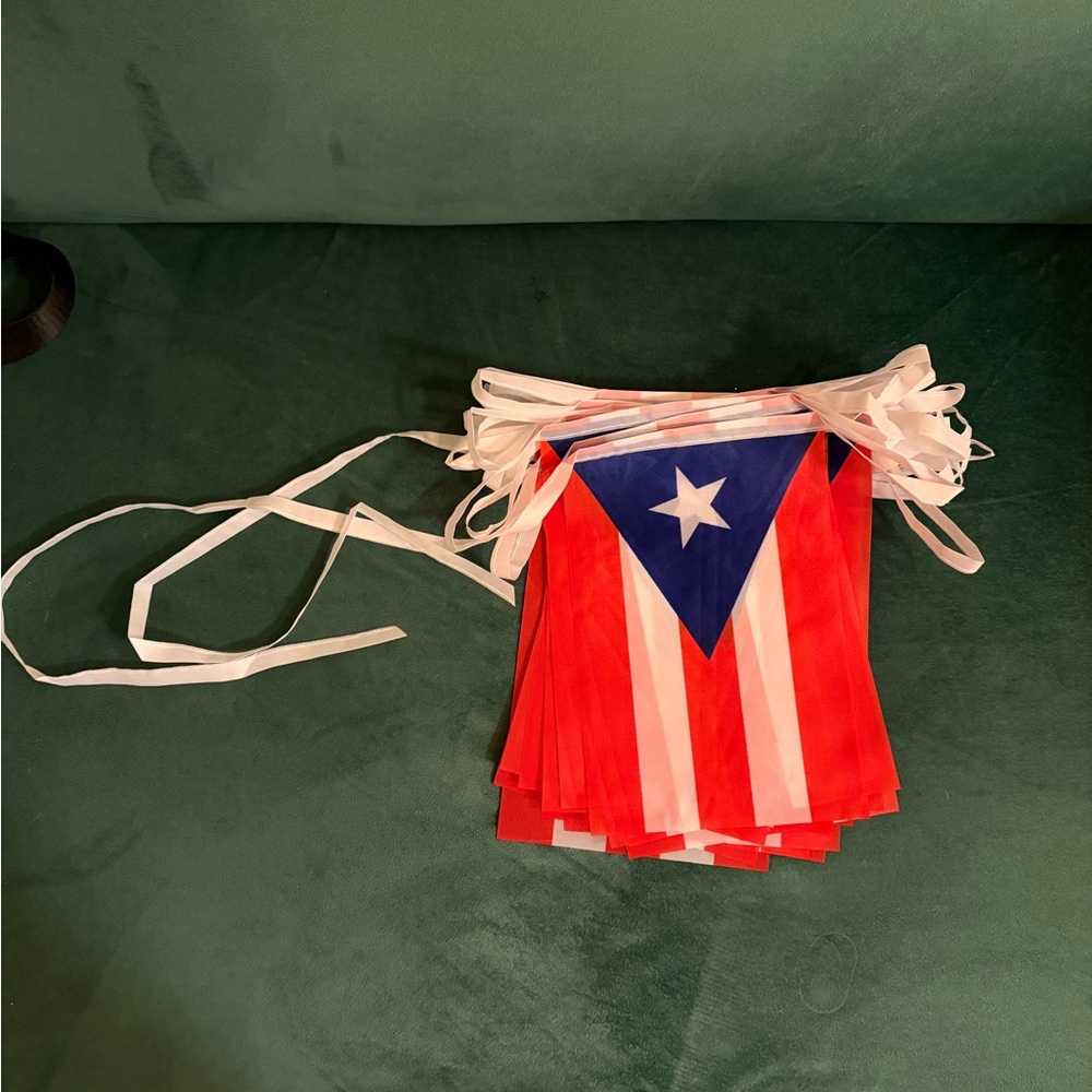 Puerto Rico Flag String Banner - Picture 3 of 4